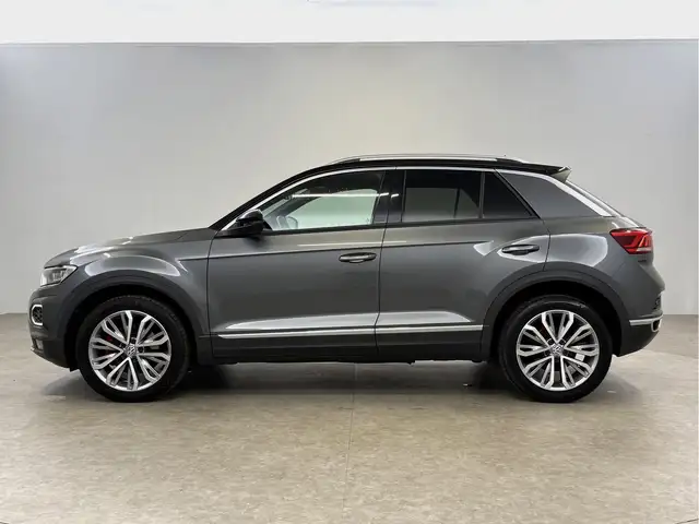 Volkswagen T-Roc view 11