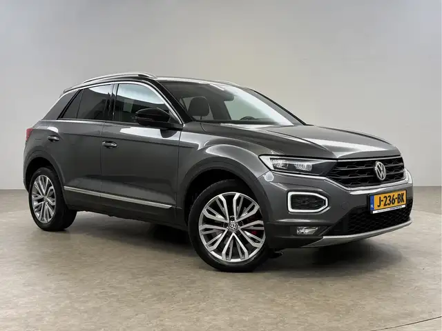 Volkswagen T-Roc view 6