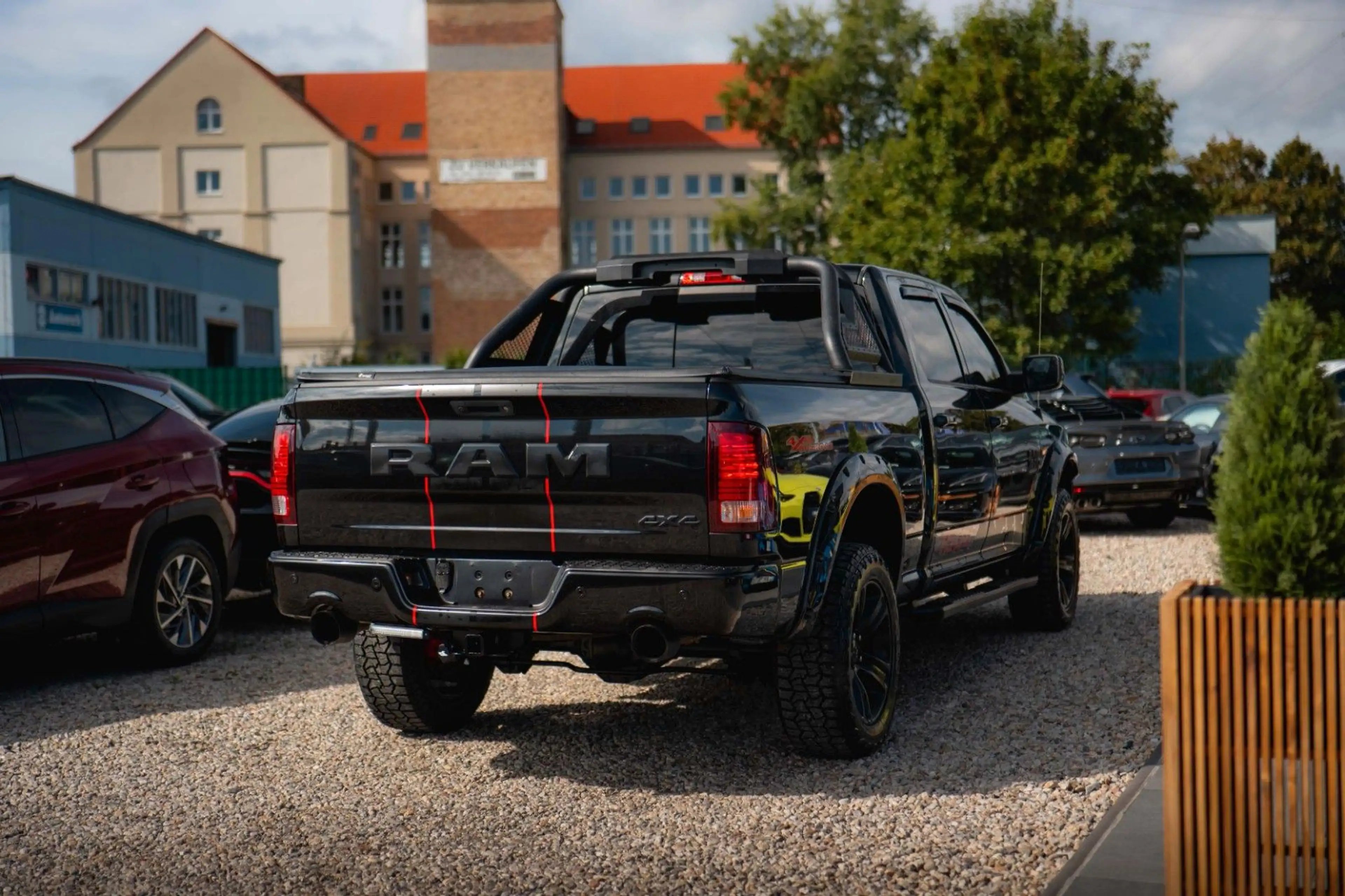 Dodge RAM 5.7 V8 HEMI 4x4 OFFROAD Night-Paket LONGBED — photo 7