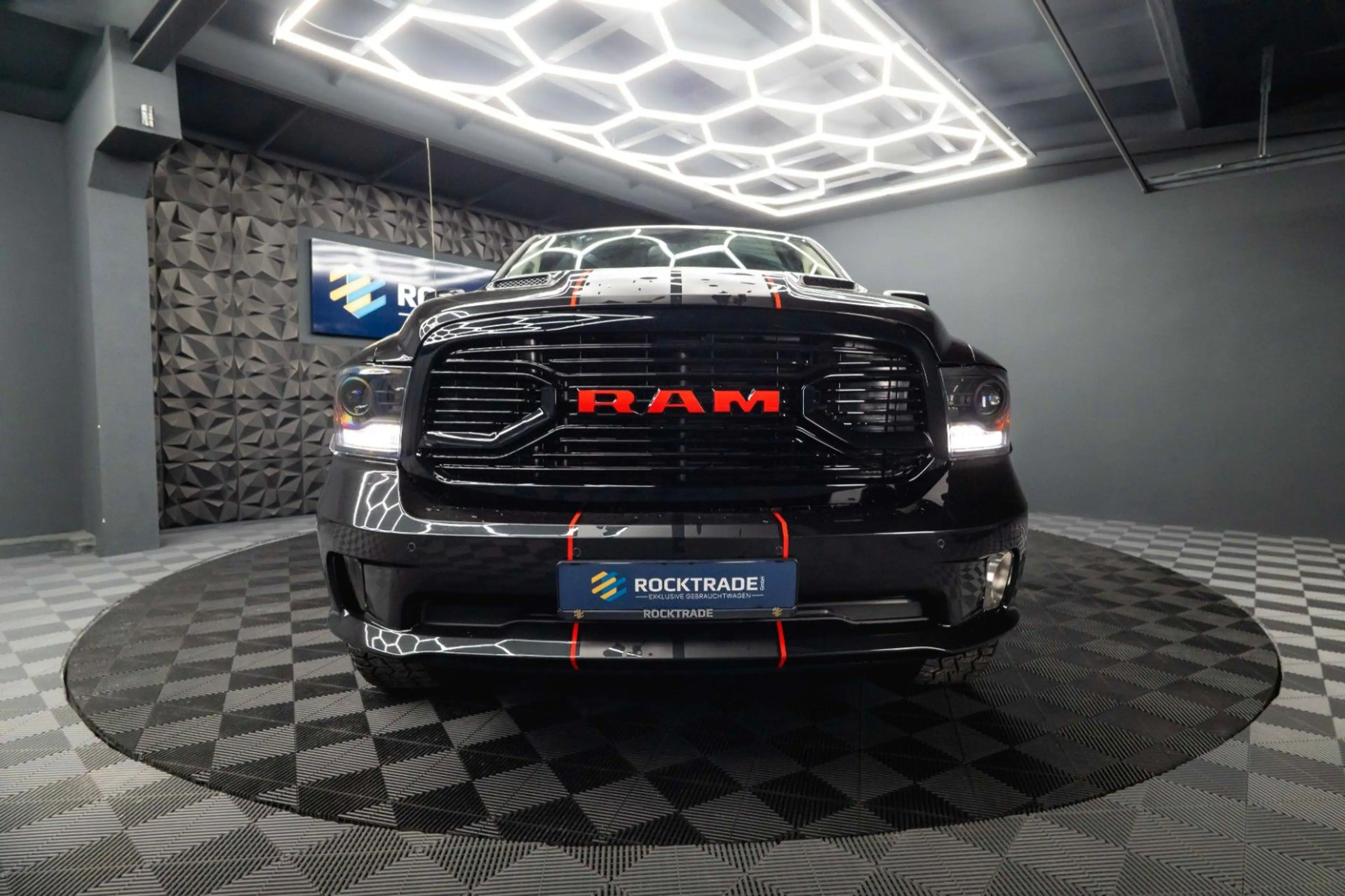 Dodge RAM 5.7 V8 HEMI 4x4 OFFROAD Night-Paket LONGBED — photo 15