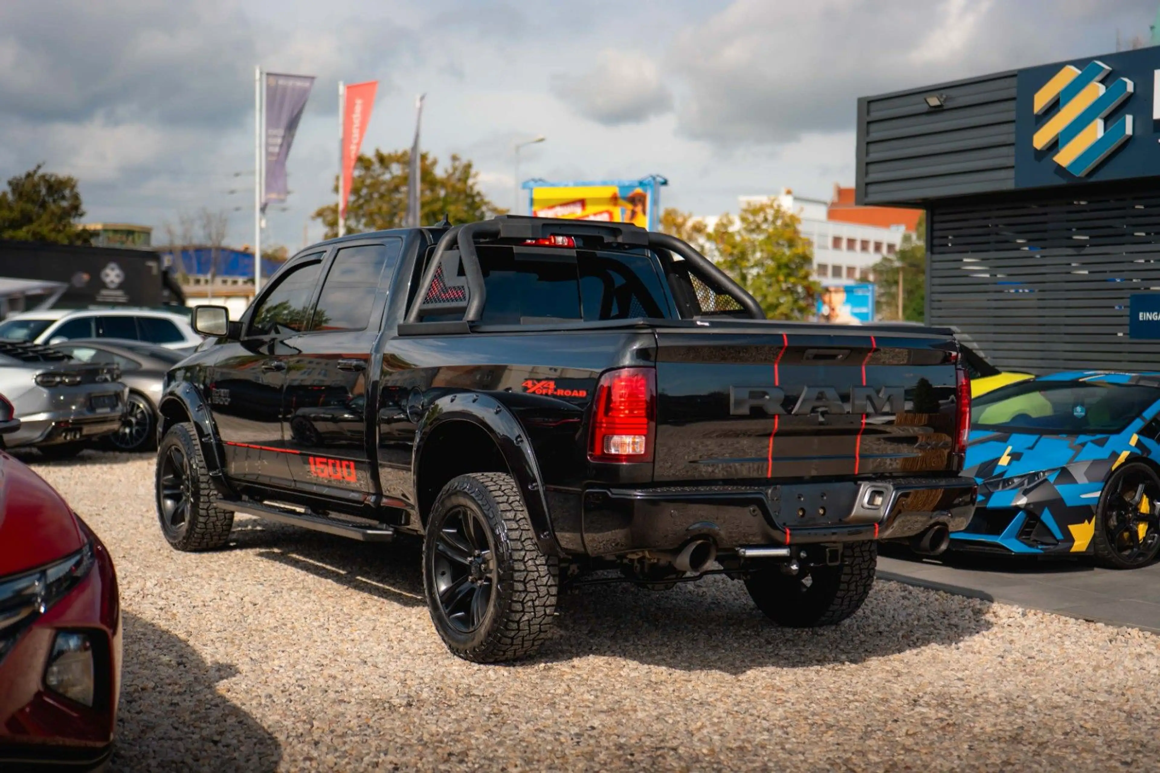 Dodge RAM 5.7 V8 HEMI 4x4 OFFROAD Night-Paket LONGBED — photo 9