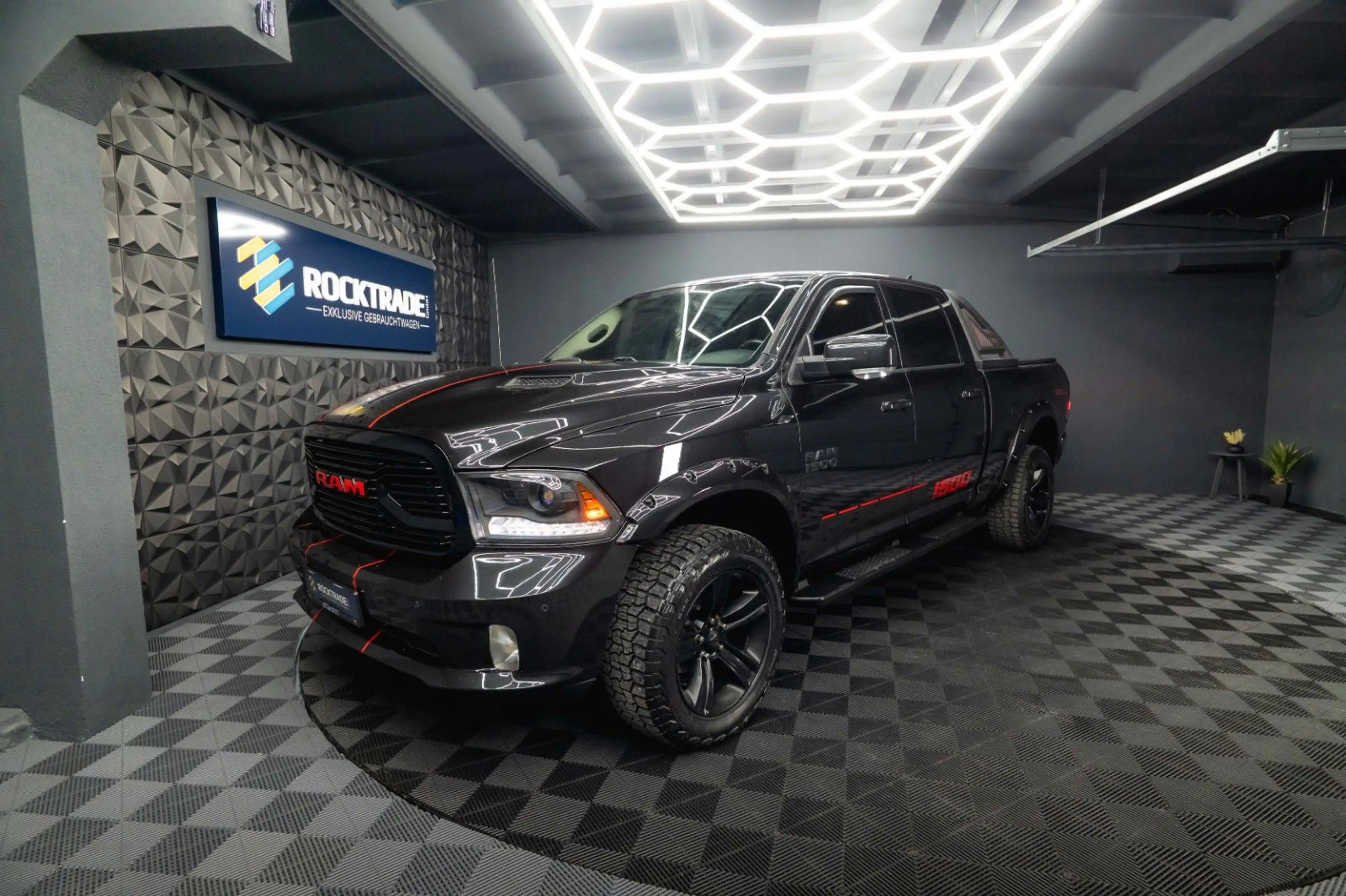 Dodge RAM 5.7 V8 HEMI 4x4 OFFROAD Night-Paket LONGBED — photo 11