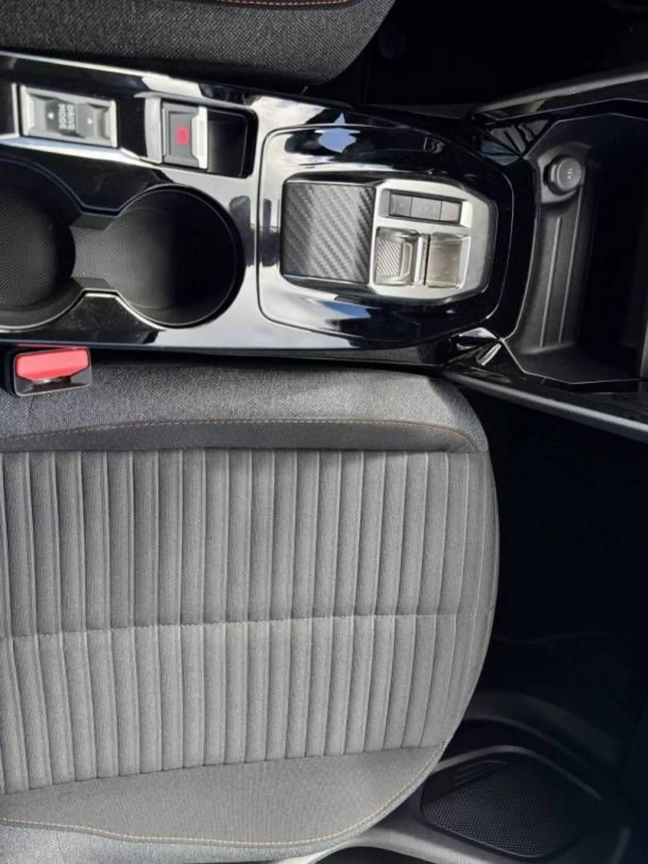 Peugeot e-2008 Active Elektromotor 136 — photo 12