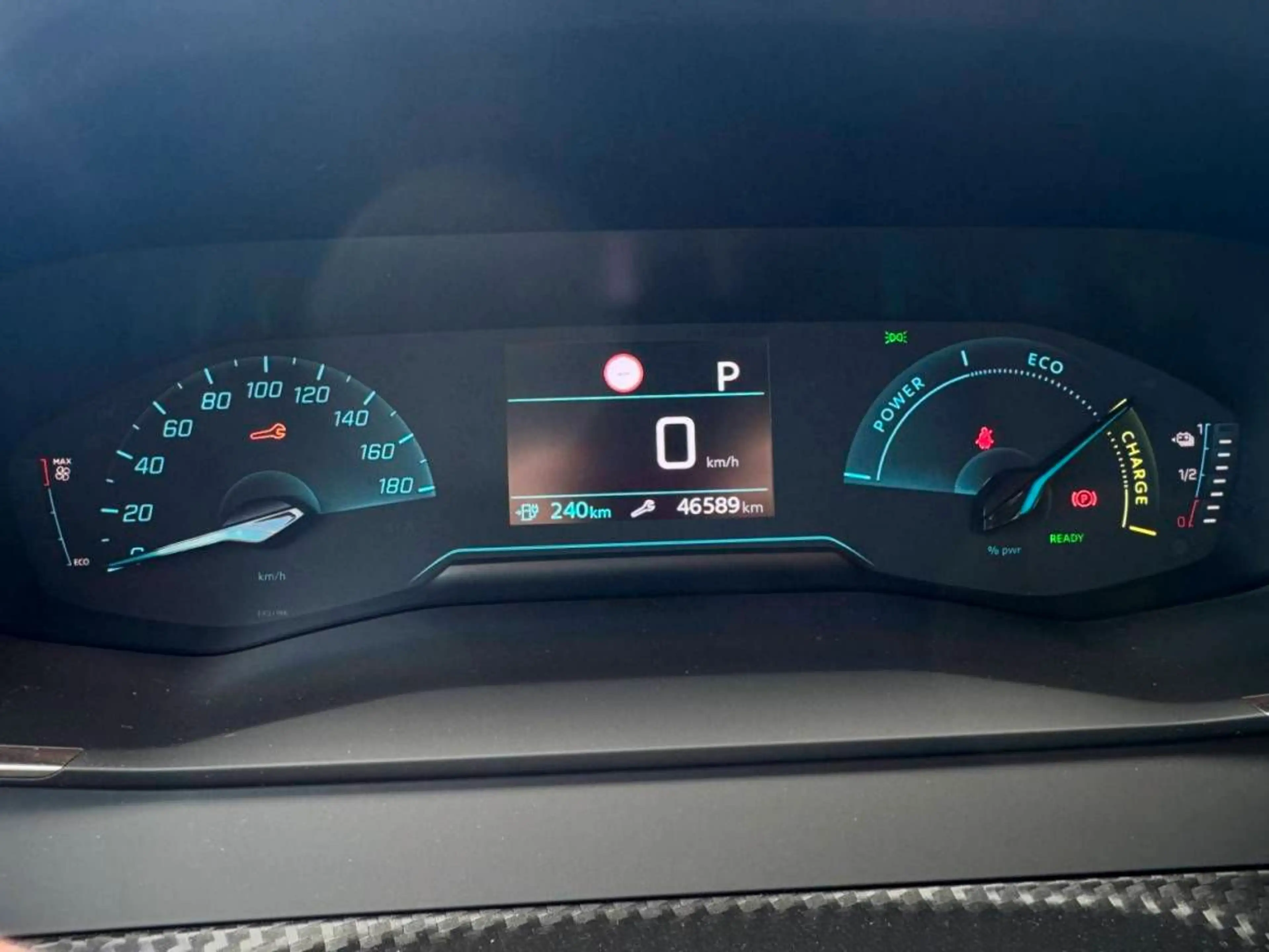 Peugeot e-2008 Active Elektromotor 136 — photo 11