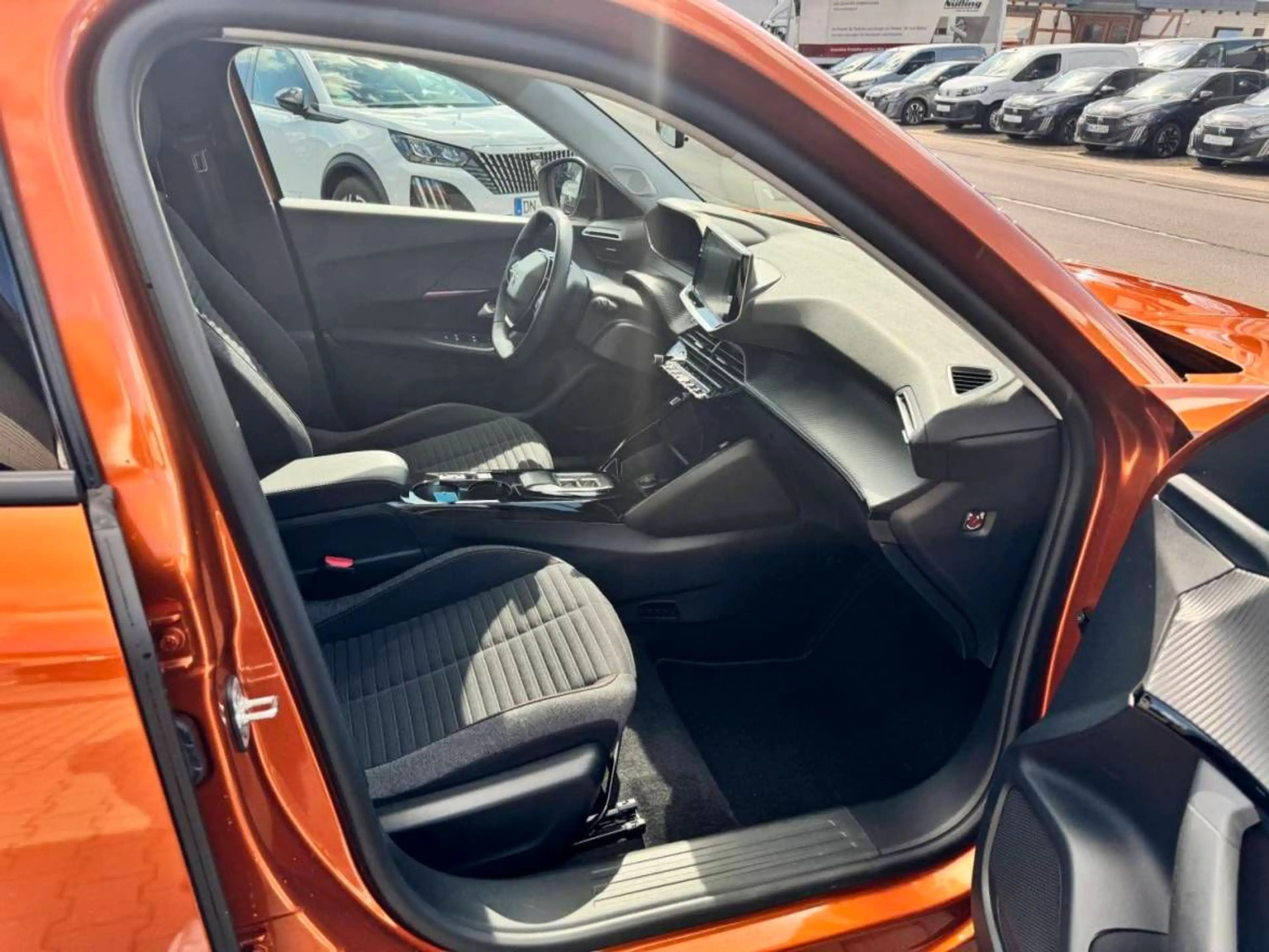 Peugeot e-2008 Active Elektromotor 136 — photo 6