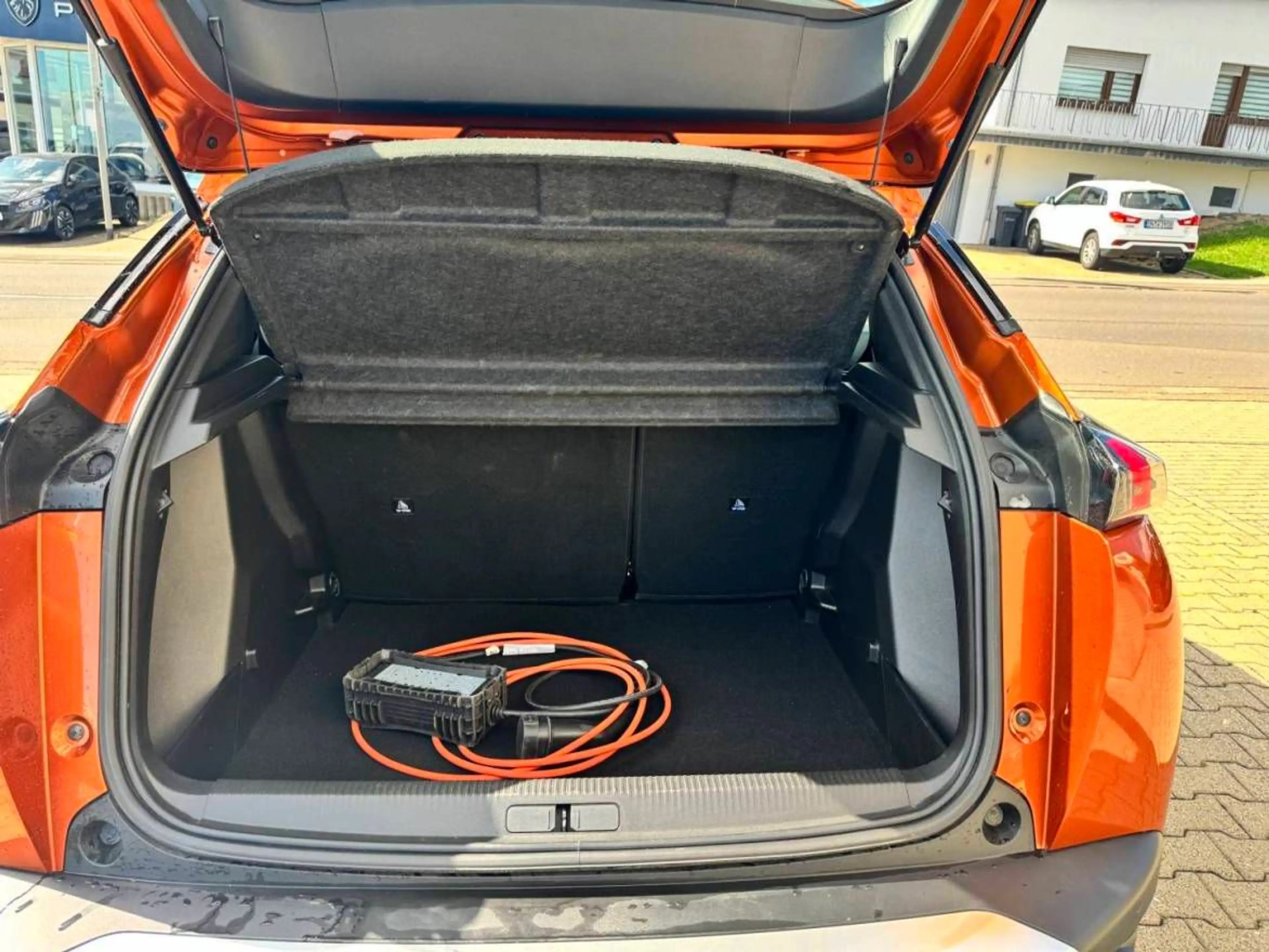 Peugeot e-2008 Active Elektromotor 136 — photo 4