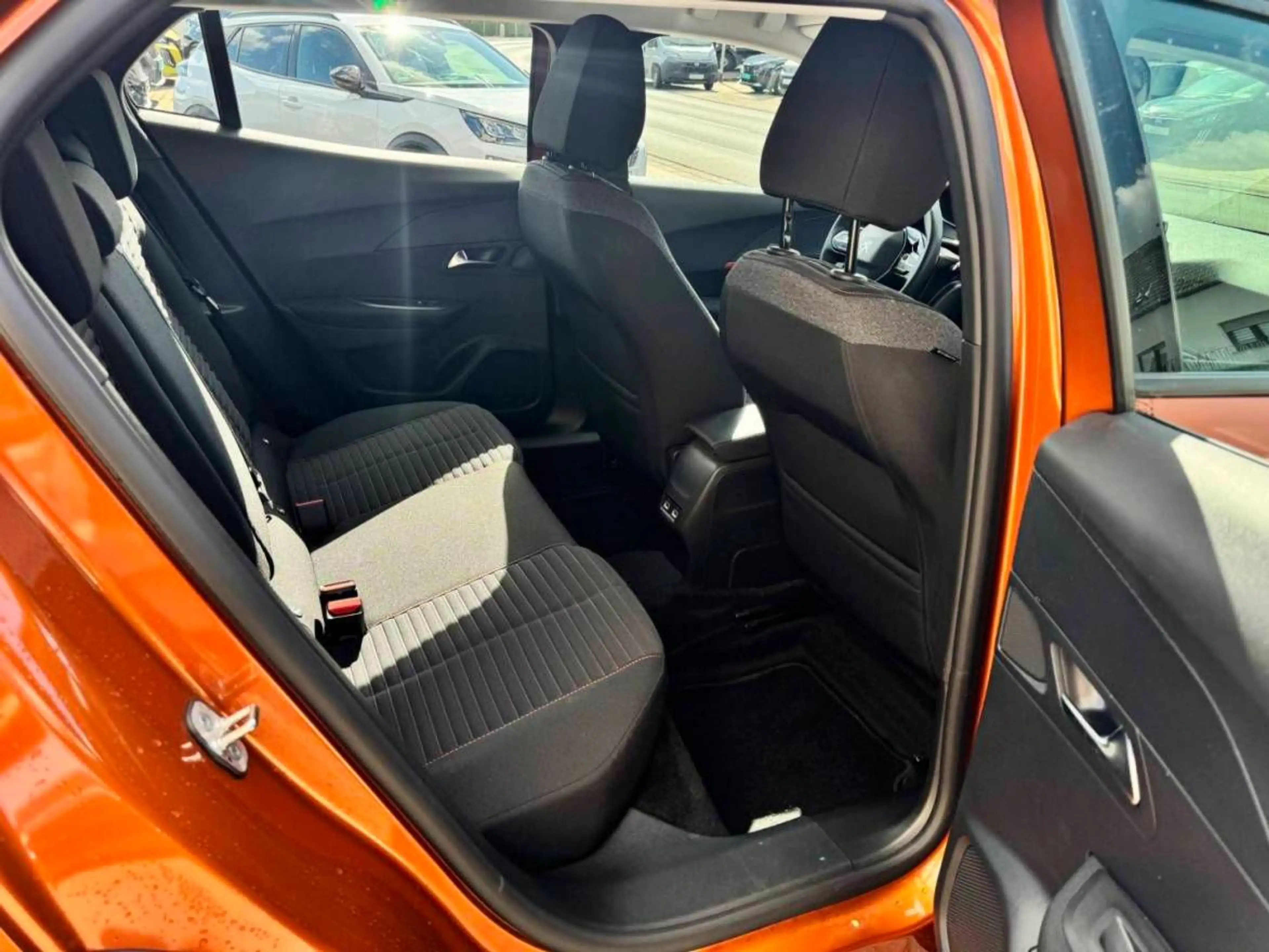 Peugeot e-2008 Active Elektromotor 136 — photo 7