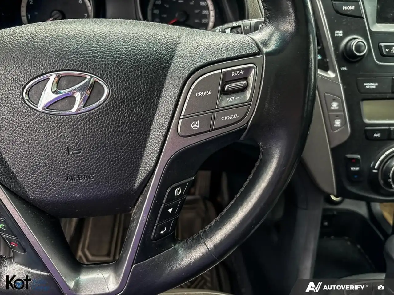 Hyundai SANTA FE photo Hyundai SANTA FE