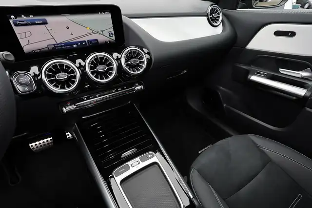 Mercedes-Benz Gla view 10
