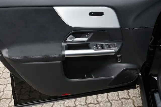 Mercedes-Benz Gla view 12