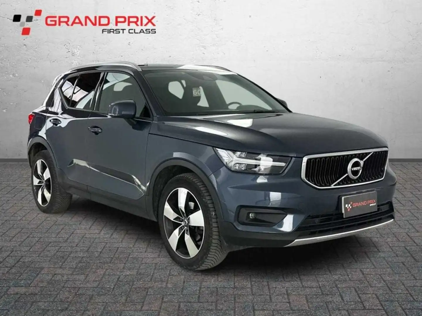 Volvo XC40 T3 Geartronic Momentum Blau - 2