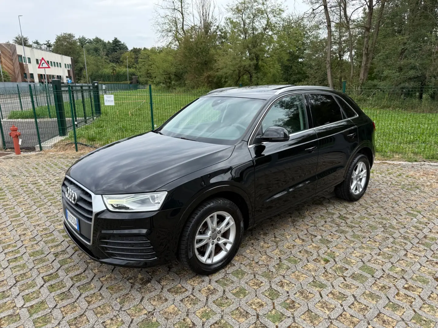 Audi Q3 Q3 2.0 TDI 120 CV S tronic Panorama*Cerchi*Led*Pec Negru - 1