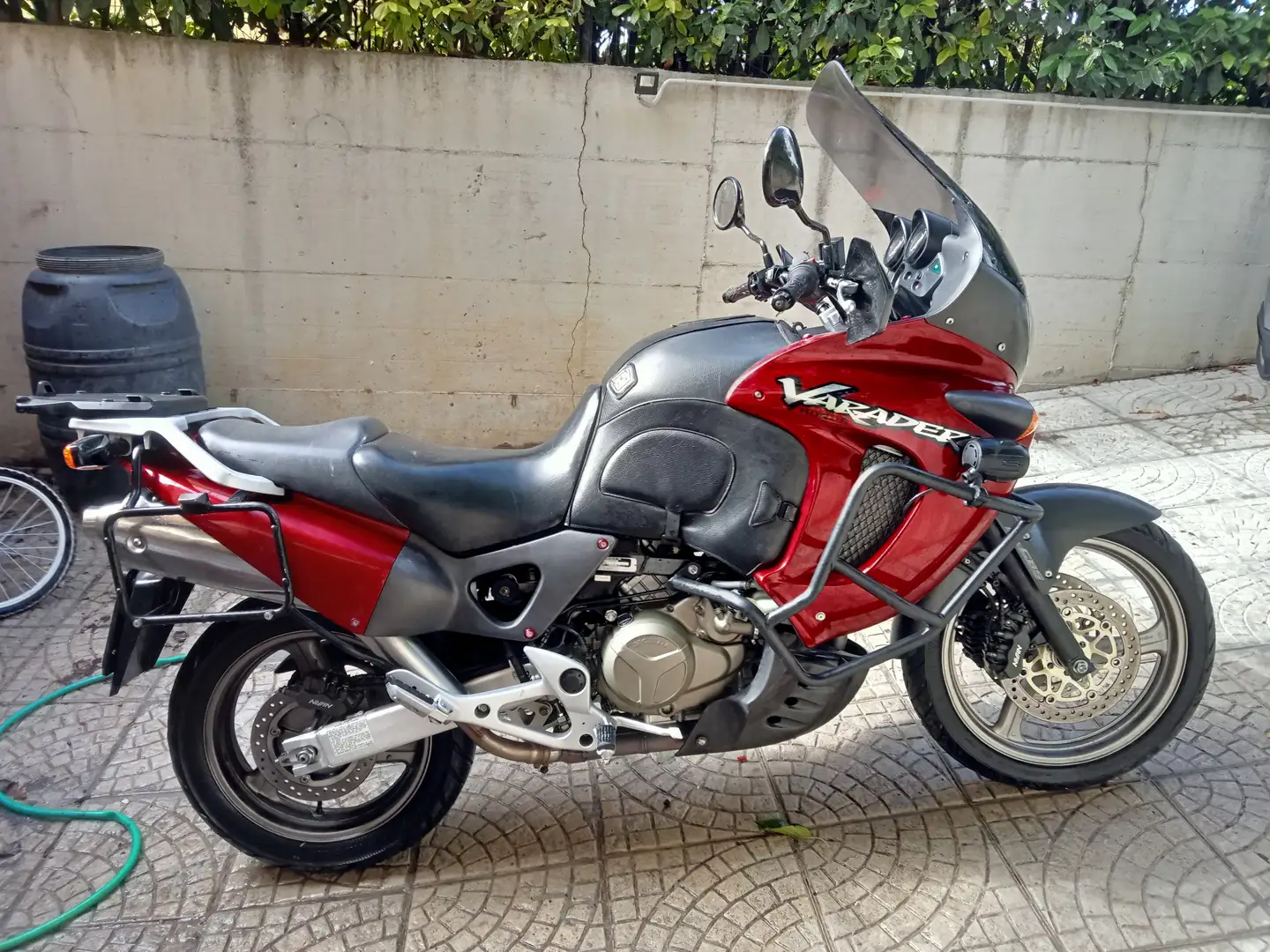 Honda Varadero 1000 cc Červená - 1