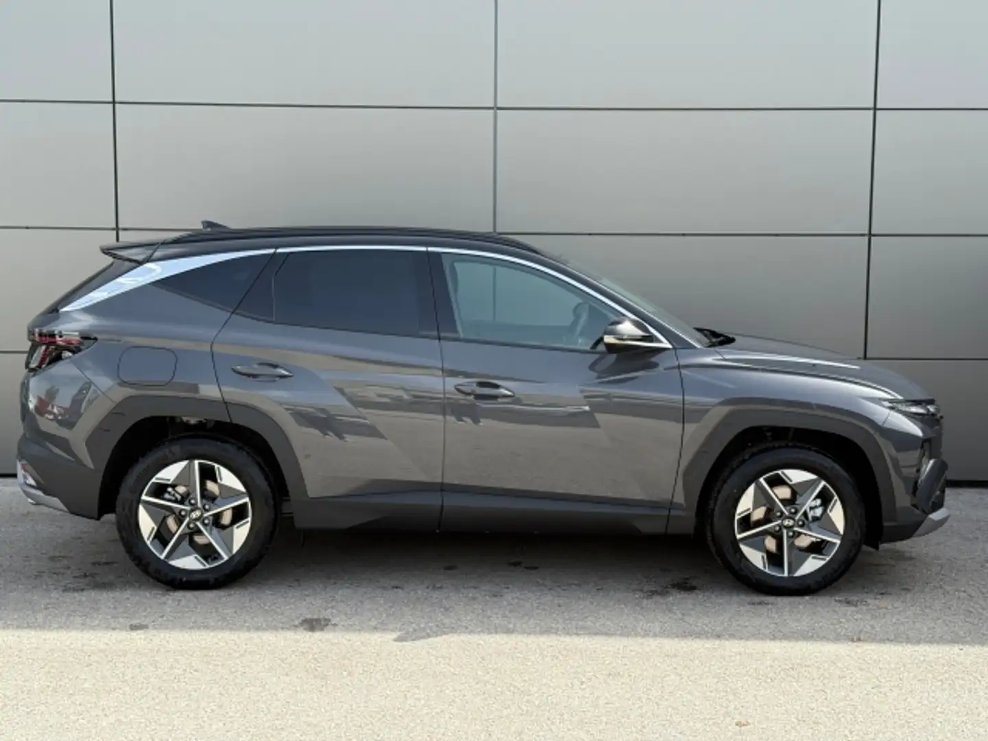 Hyundai TUCSON NX4 GO Plus 1,6 T-GDi PHEV 2WD AT Grau - 2