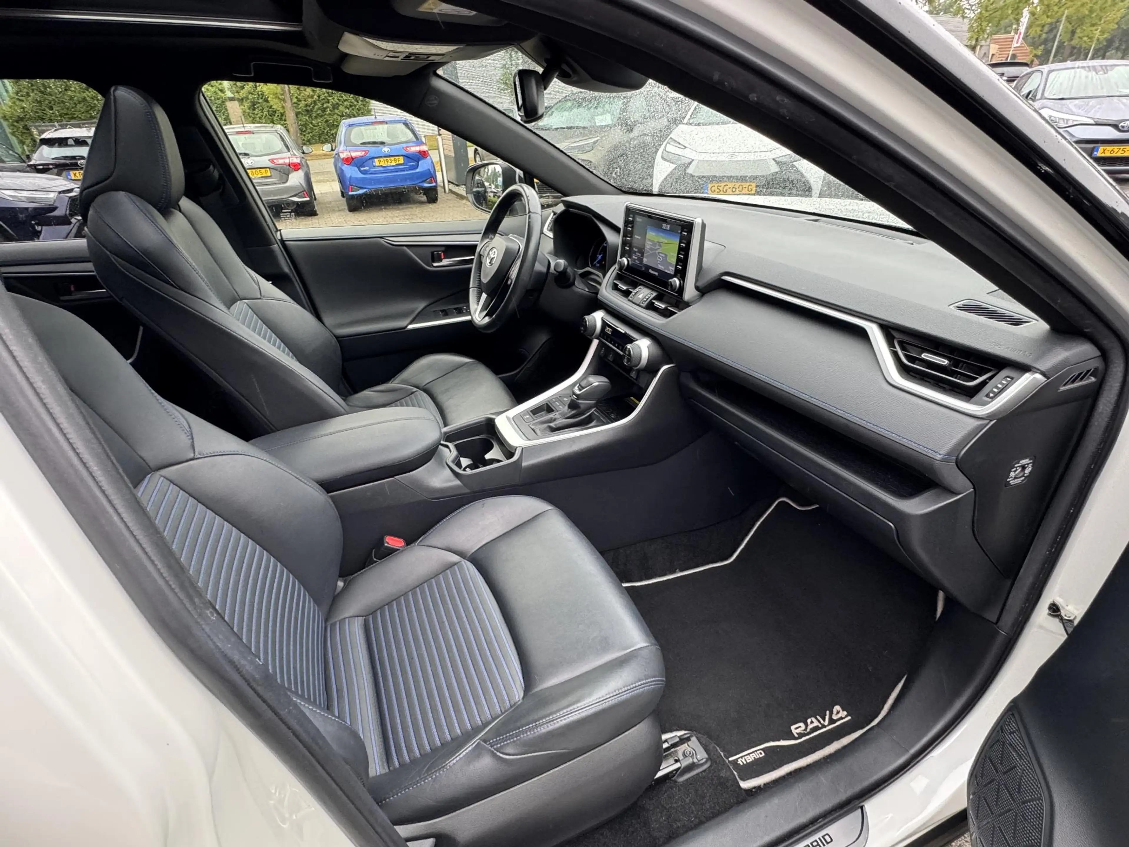Toyota RAV 4 2.5 Hybrid BI-TONE PANODAK STOELVERW TREKHAAK NAVI — photo 23