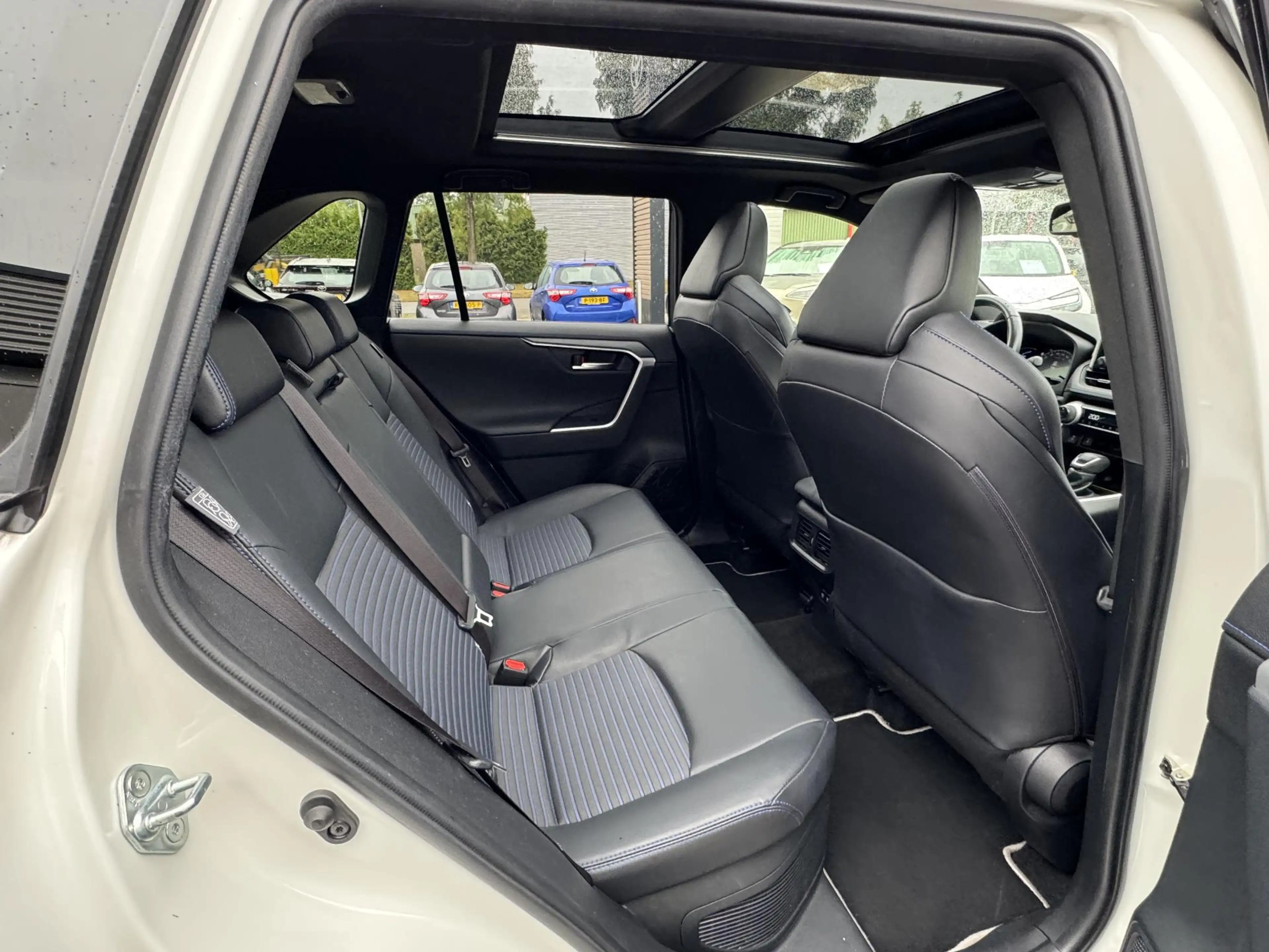 Toyota RAV 4 2.5 Hybrid BI-TONE PANODAK STOELVERW TREKHAAK NAVI — photo 19