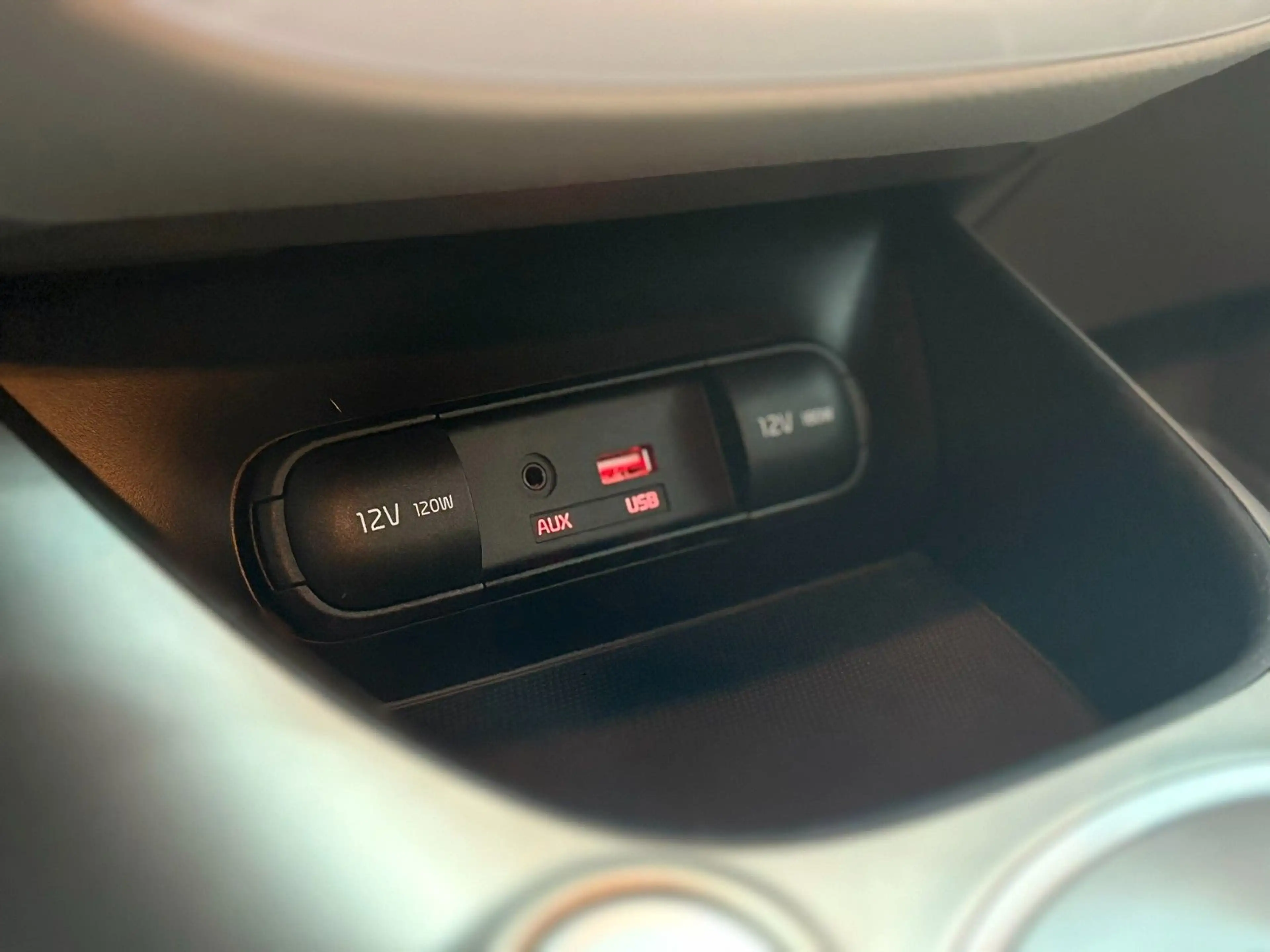 Kia Soul EV — photo 19