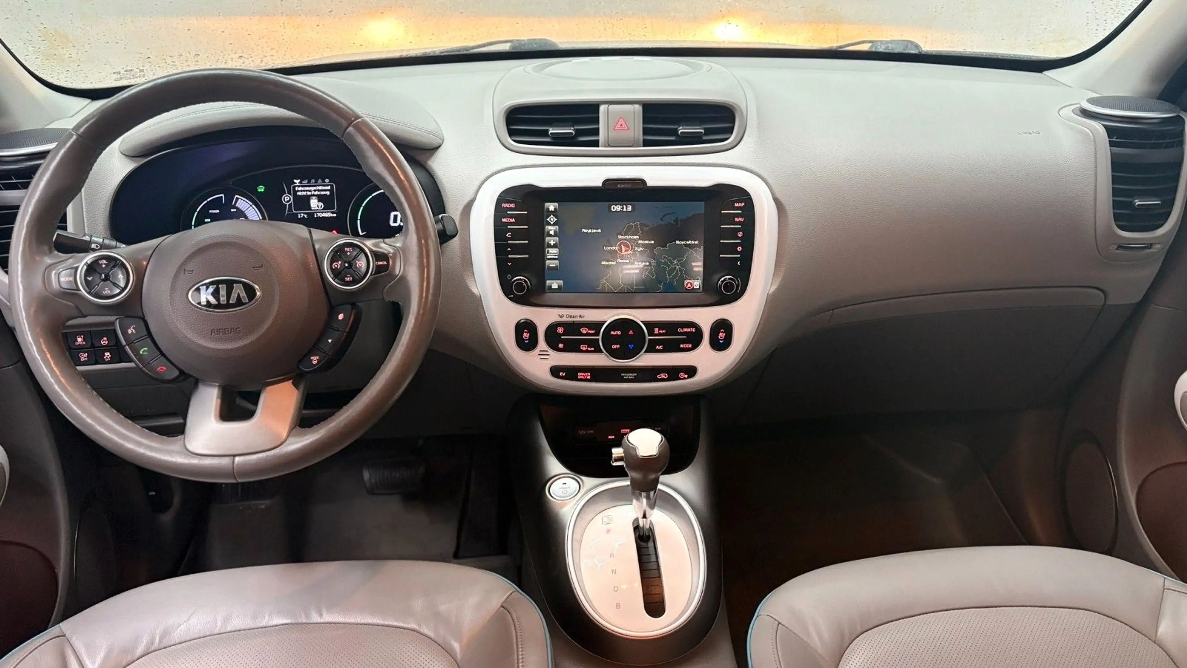 Kia Soul EV — photo 8