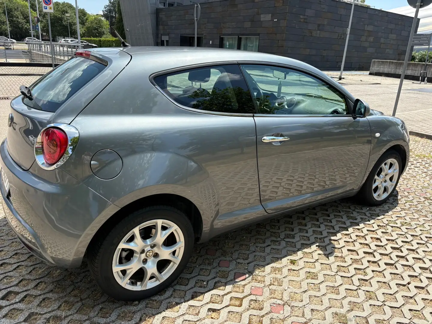 Alfa Romeo MiTo 1.4 Junior Distinctive - 2