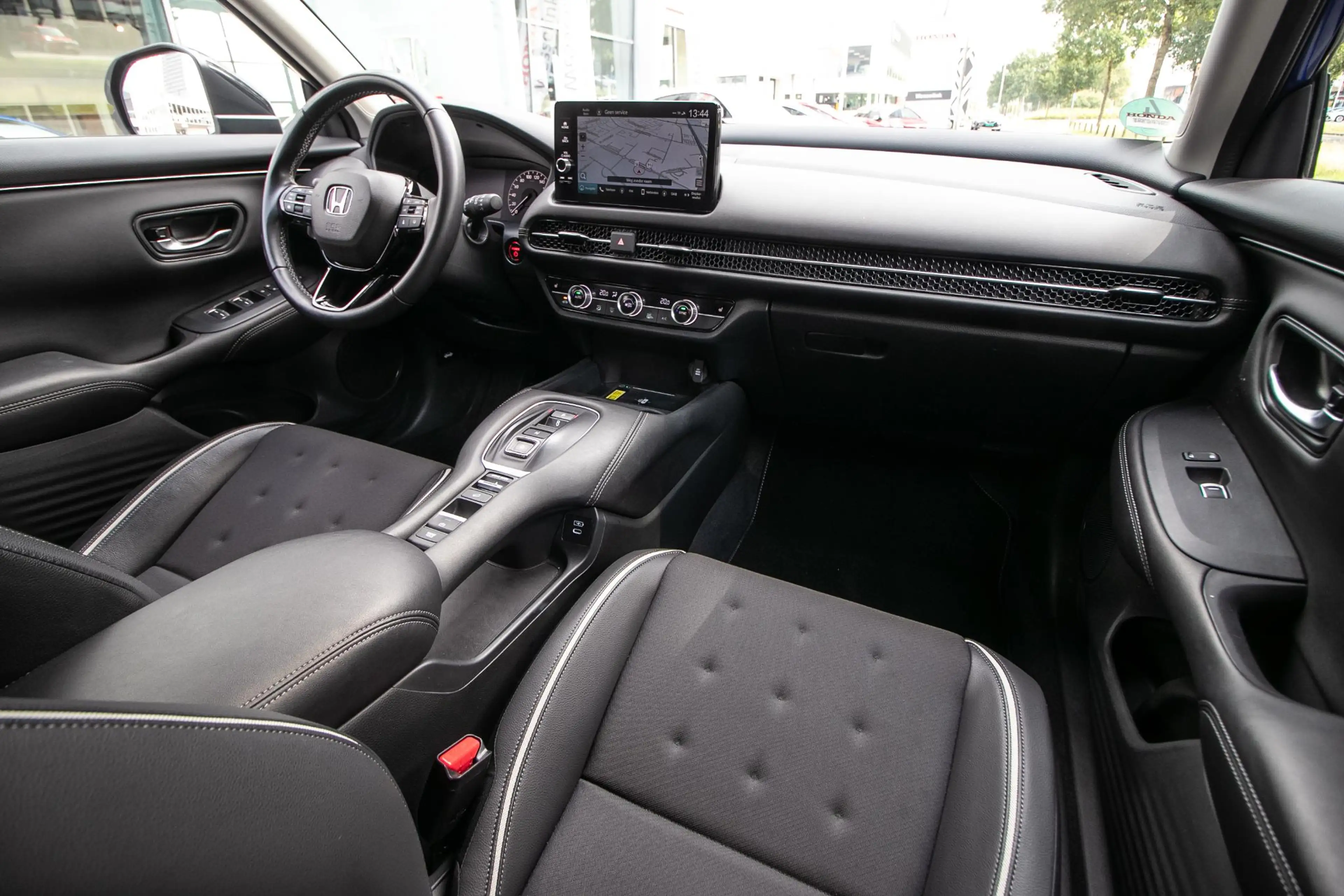 Honda ZR-V 2.0 e:HEV Sport — photo 4