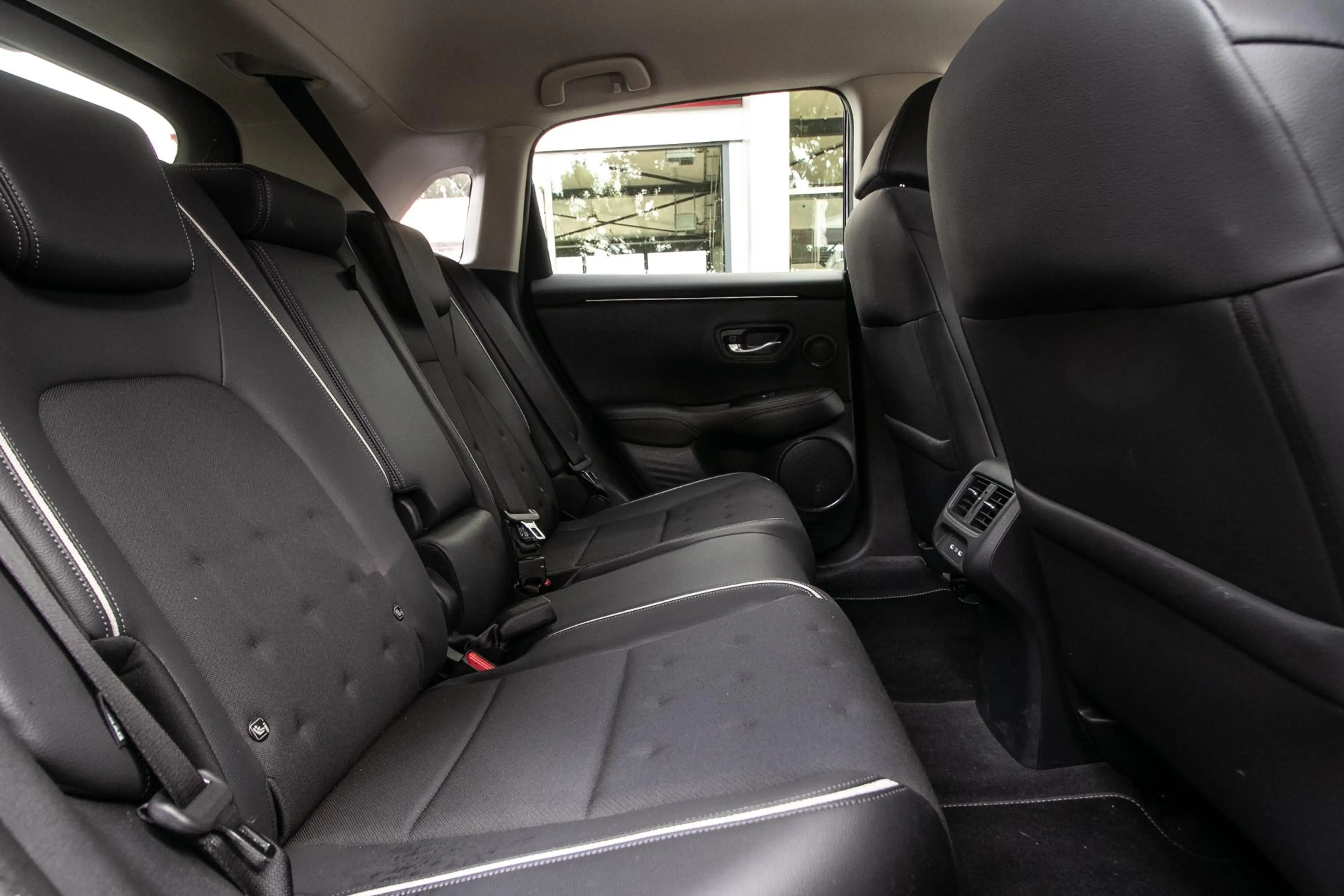 Honda ZR-V 2.0 e:HEV Sport — photo 8