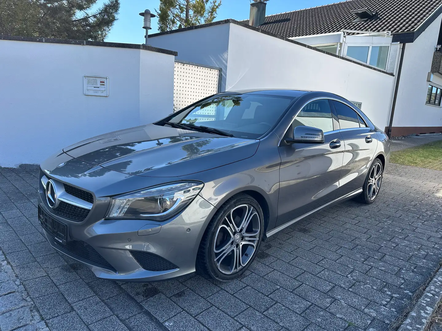 Mercedes-Benz CLA 180 CLA 180 -Edition URBAN-NAVI-BI XENON-RFK-PDC-TEMPO Gris - 1