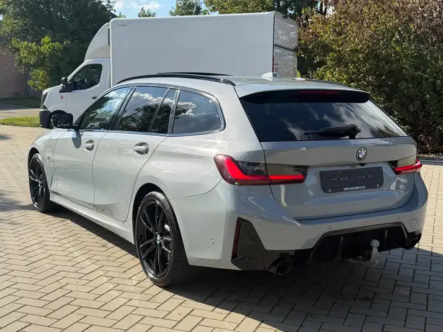 BMW 3 Series view 5