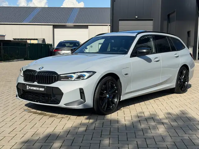 BMW 3 Series view 3
