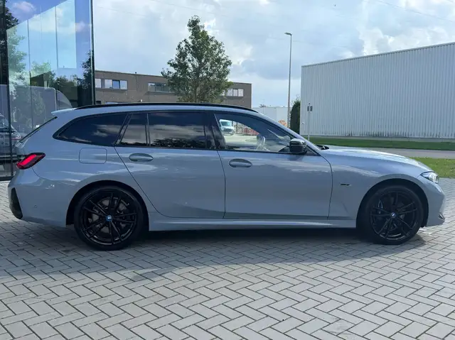 BMW 3 Series view 8