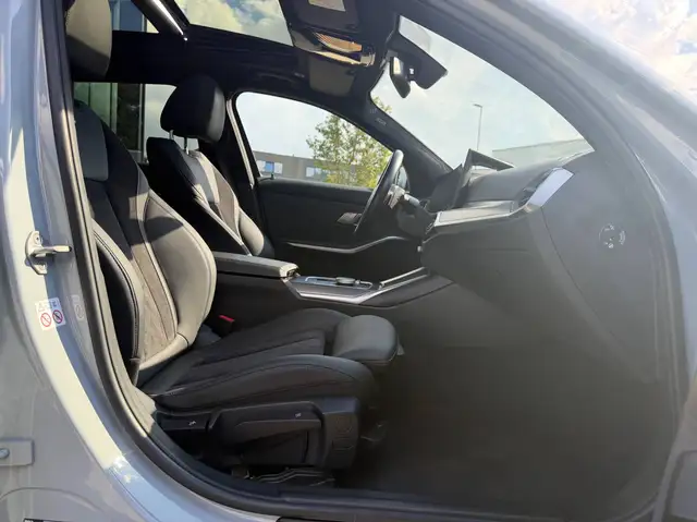 BMW 3 Series view 10