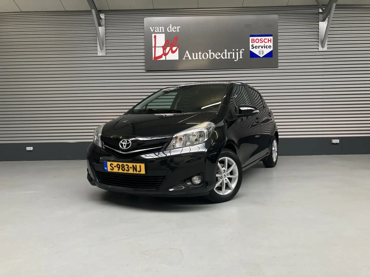 Toyota Yaris 1.3 VVT-i Dynamic/Airco/Camera/Navi/LMV/ENZ Zwart - 1