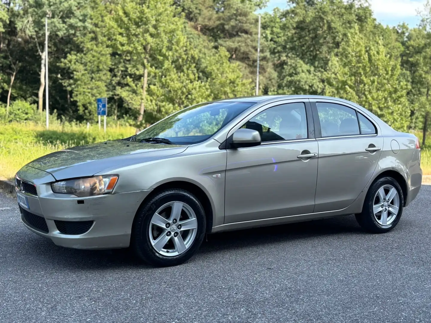Mitsubishi Lancer 2.0 DI-D 4p. DPF Invite Oro - 1