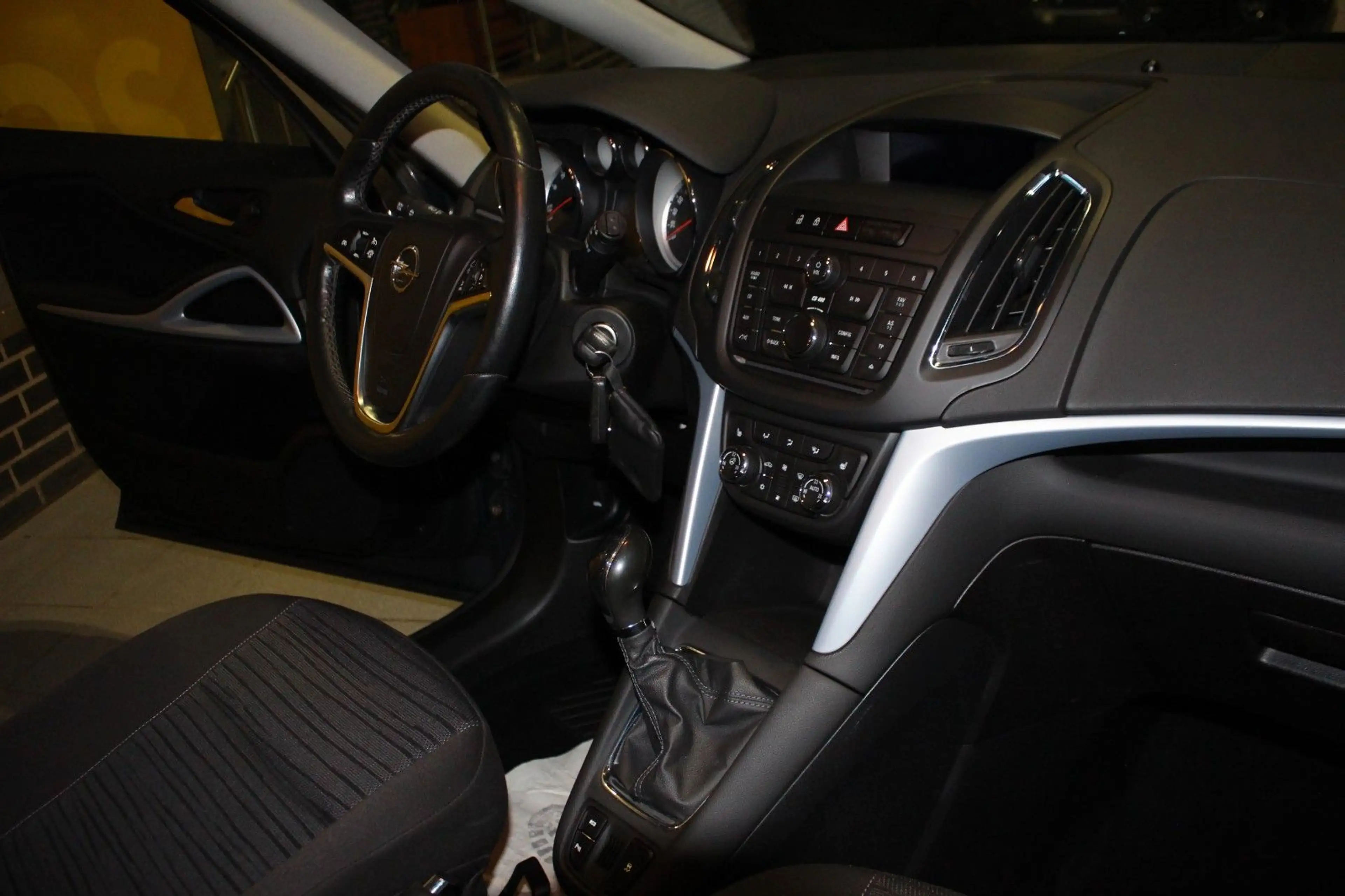 Opel Zafira Tourer Zafira C Tourer Style PDC Sitz u.Lenkradheizung — photo 12