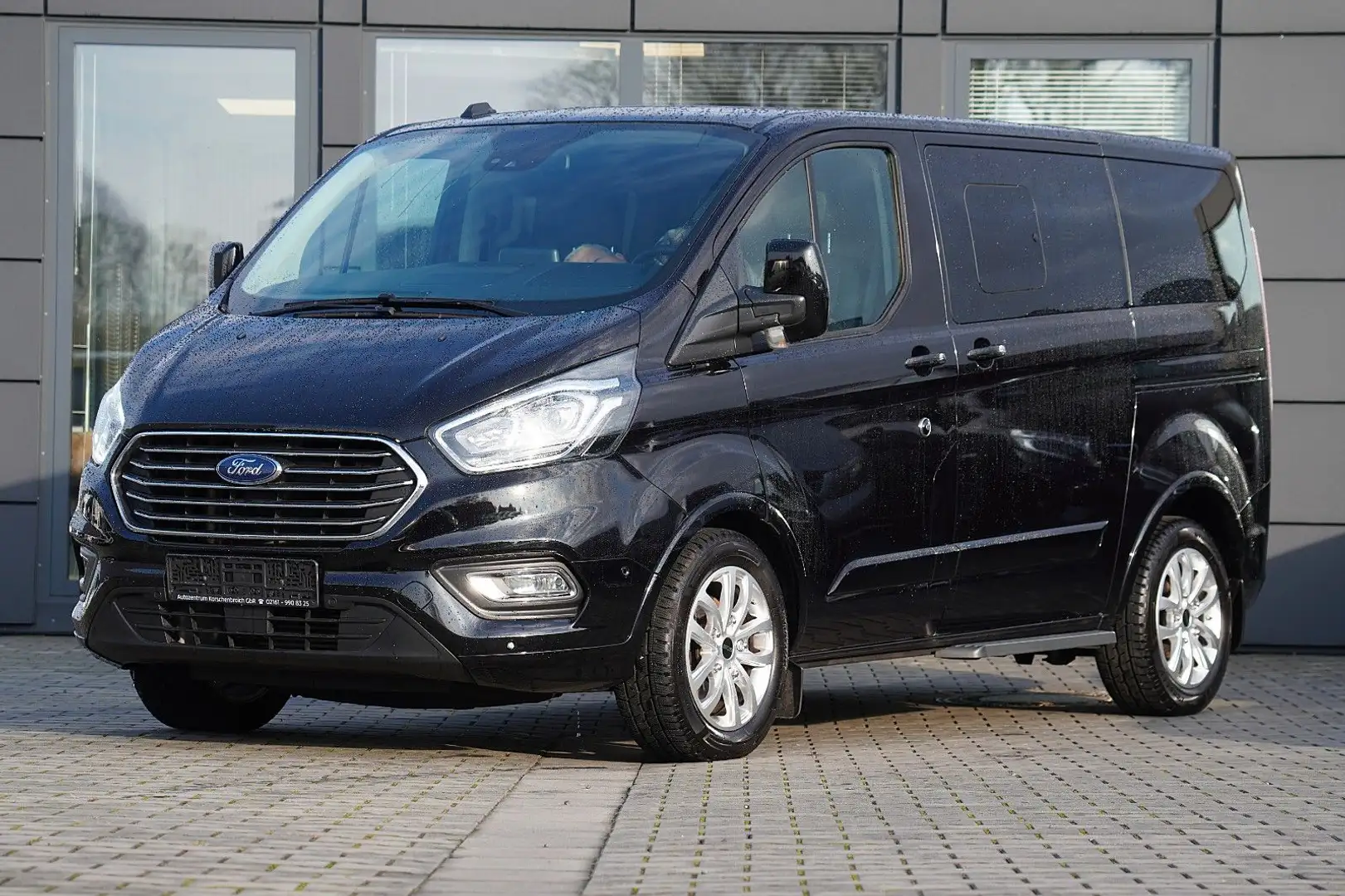 Ford Tourneo Custom 320 L1 EcoBlue Hybrid Titanium X Schwarz - 1
