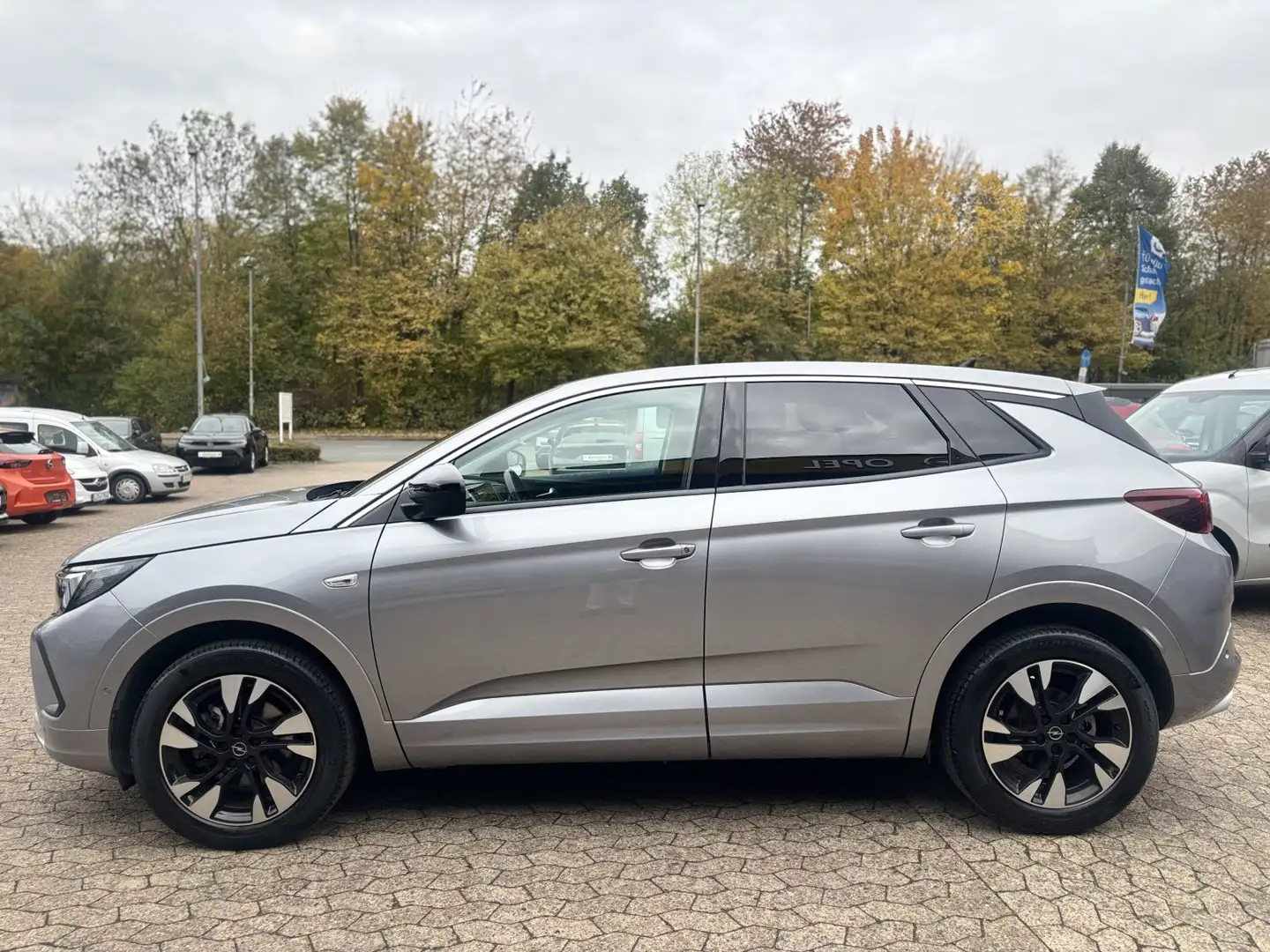 Opel Grandland 1,2 AT Business Elegance NAVI/PDC V0+H+CAM/LED Grau - 2