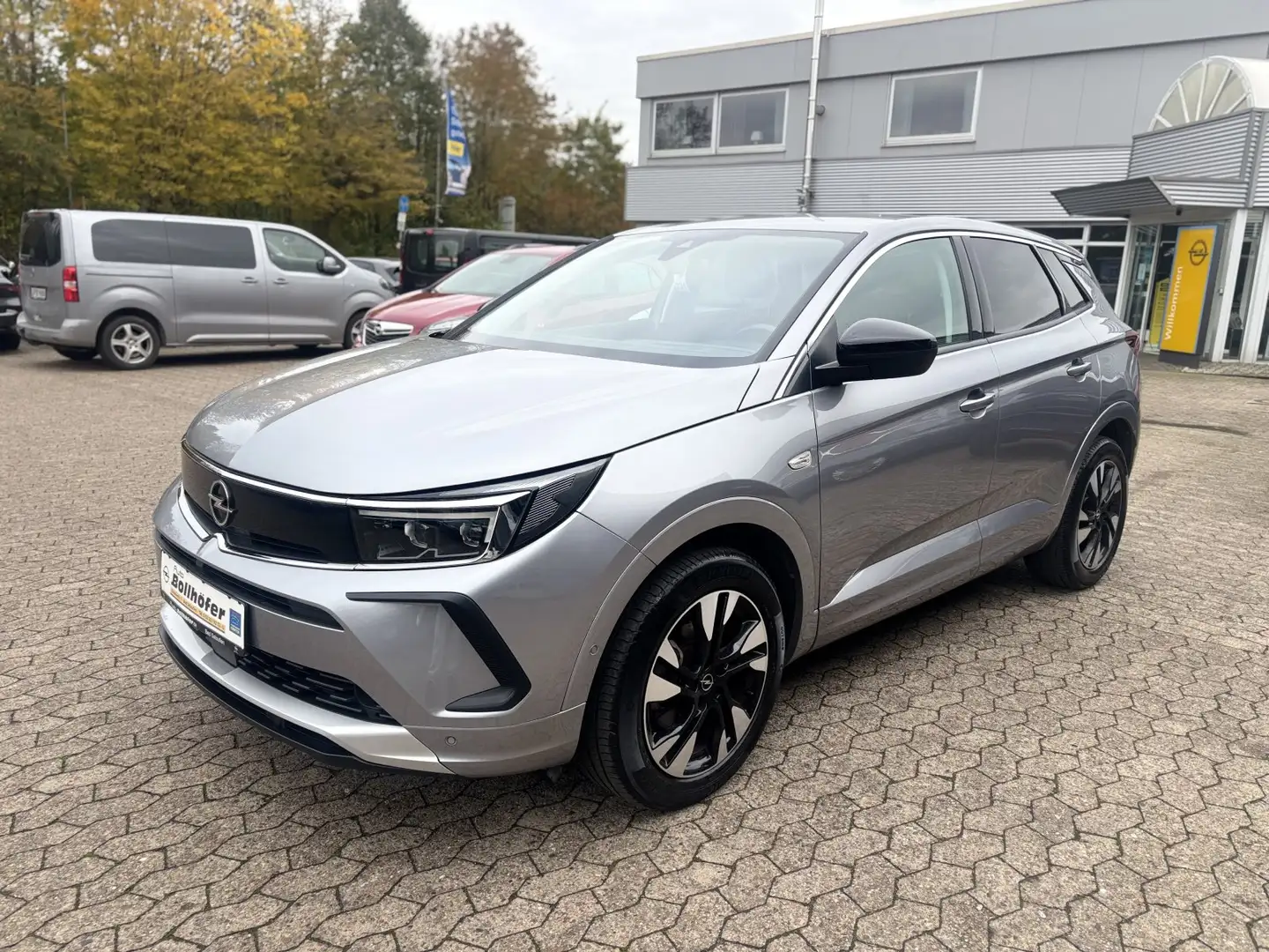 Opel Grandland 1,2 AT Business Elegance NAVI/PDC V0+H+CAM/LED Grau - 1