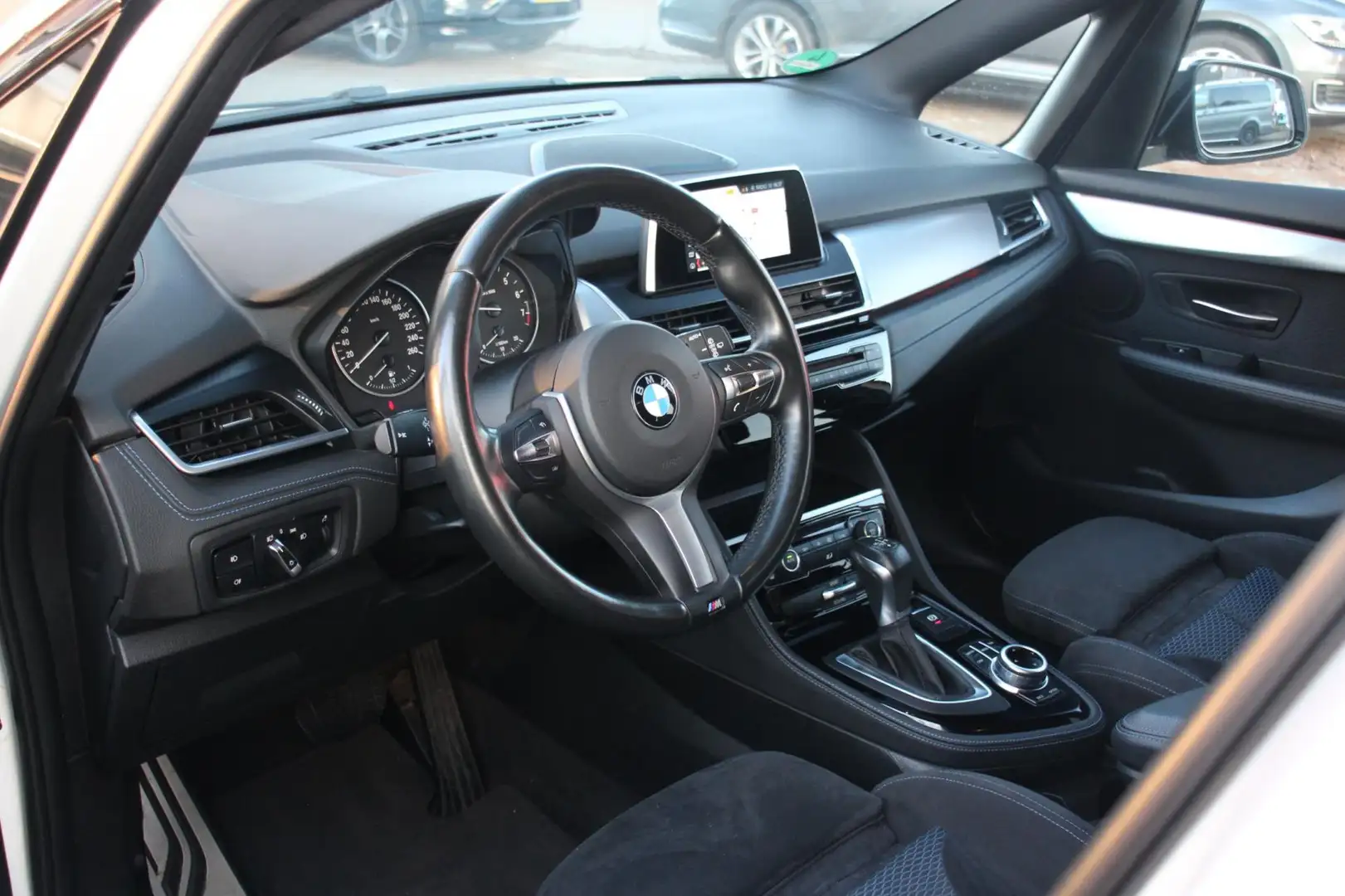 BMW 218 2-serie Active Tourer 218i M-Sport | Automaat | Sp Weiß - 2
