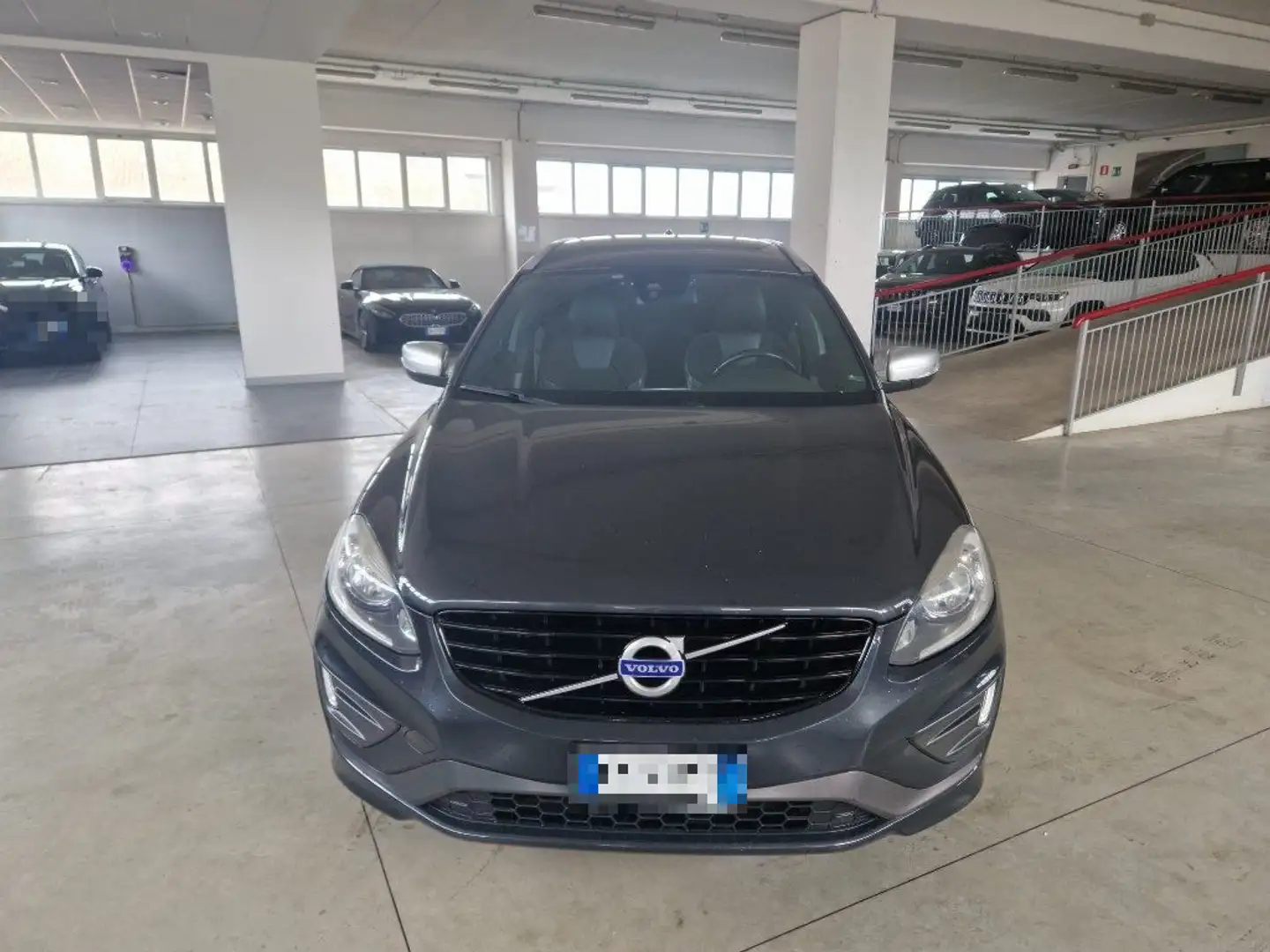 Volvo XC60 D3 Geartronic R-design Momentum Grigio - 1
