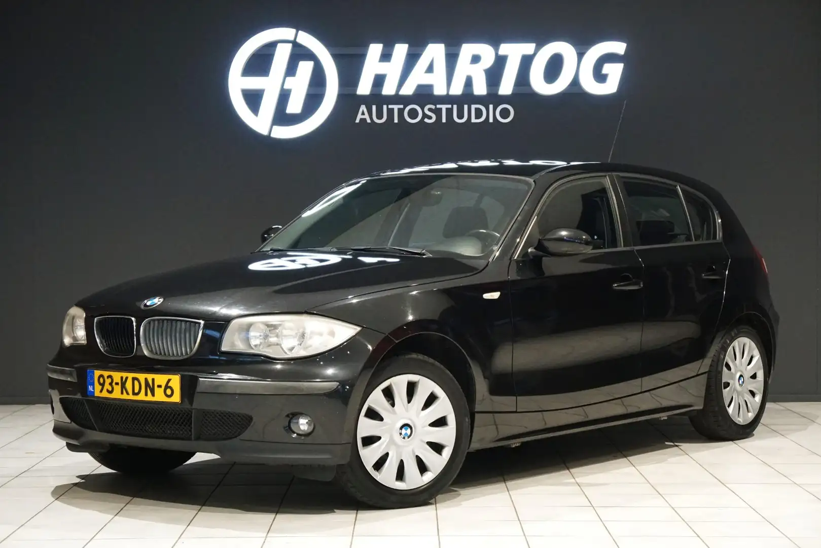BMW 116 1-serie 116i + NIEUWE DISTR. / CLIMATE CONTROL Schwarz - 1