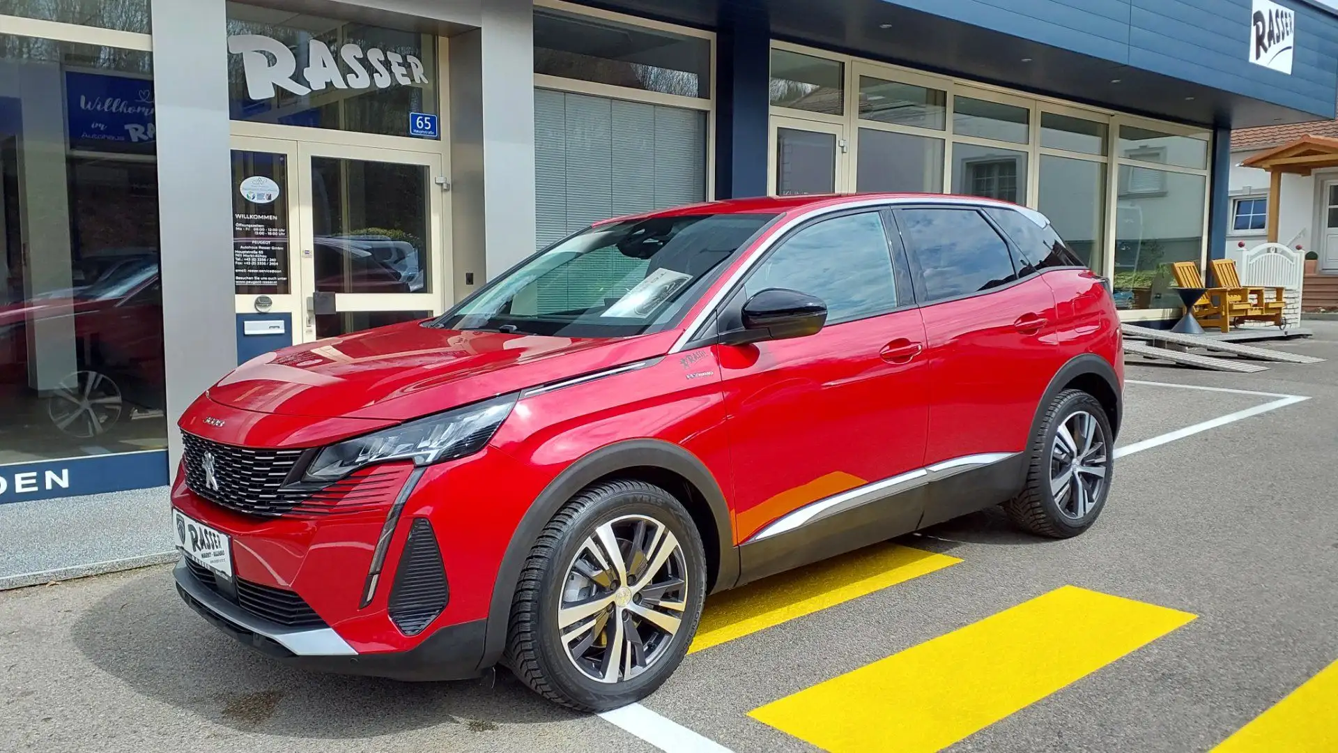 Peugeot 3008 Allure 1,6 PlugIn-Hybrid 225 Rot - 2
