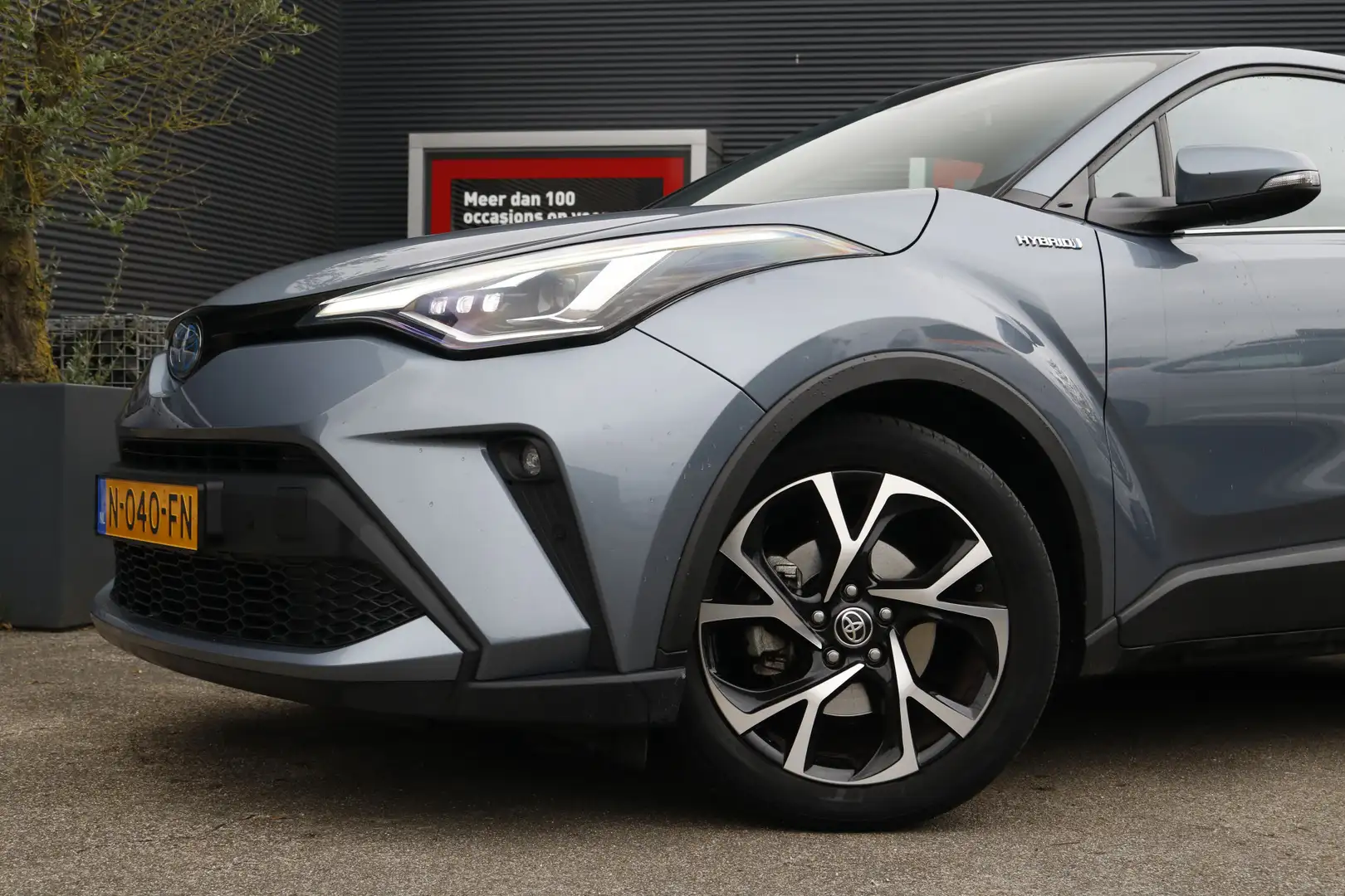 Toyota C-HR 1.8 Hybrid Style Grijs - 2