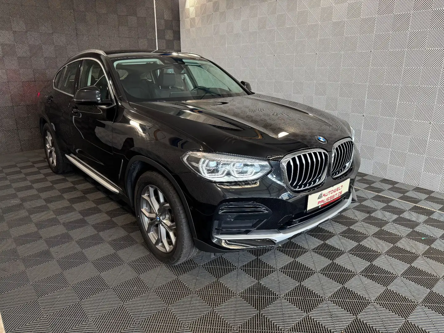 BMW X4 30 d xDrive*X LINE*PANO-LED-ACC-HUD-R.KAM-SHZ Noir - 1
