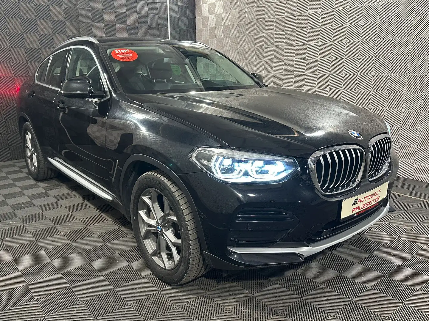 BMW X4 30 d xDrive*X LINE*PANO-LED-ACC-HUD-R.KAM-SHZ Schwarz - 1