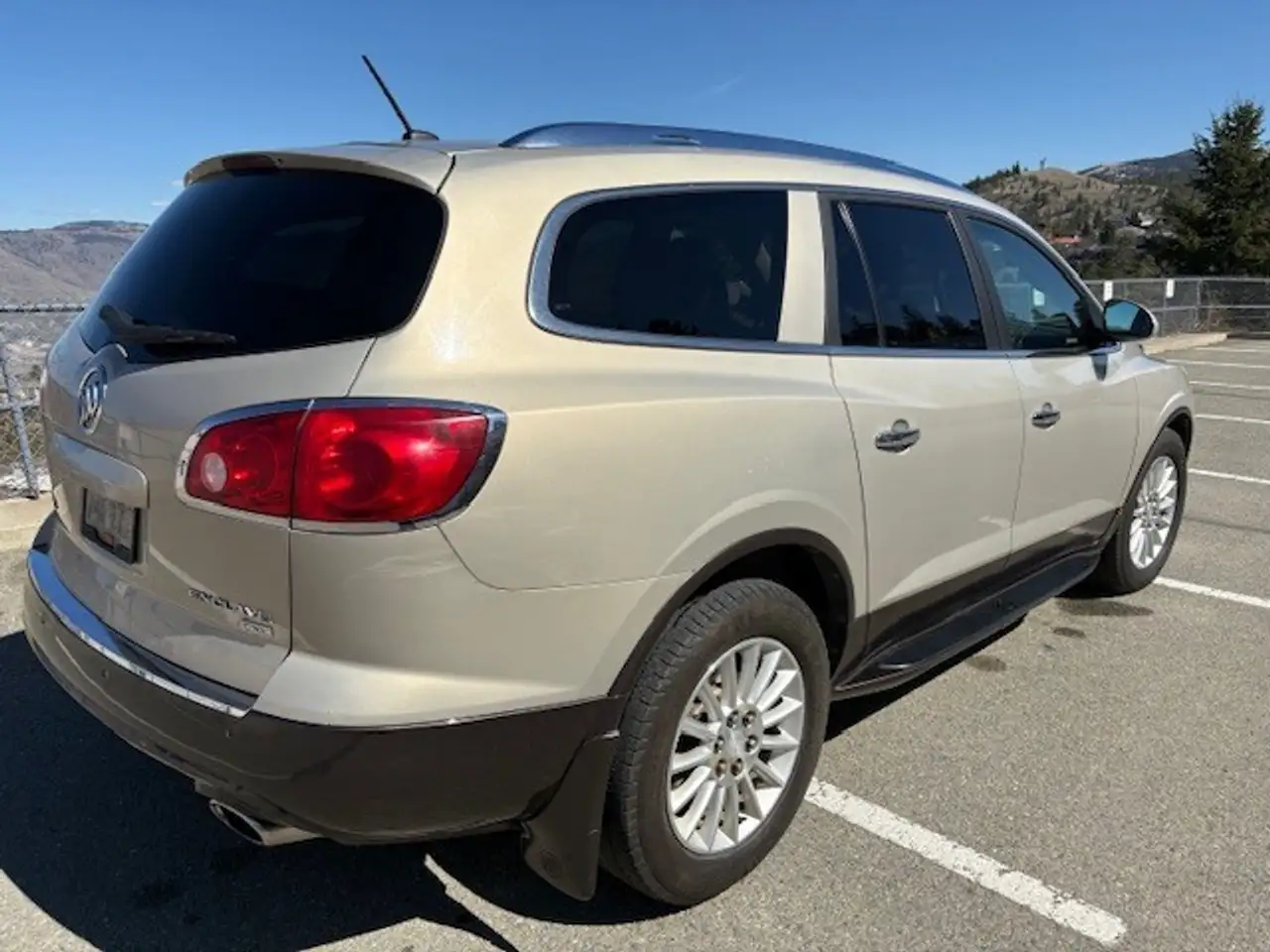 Buick Enclave снимка Buick Enclave