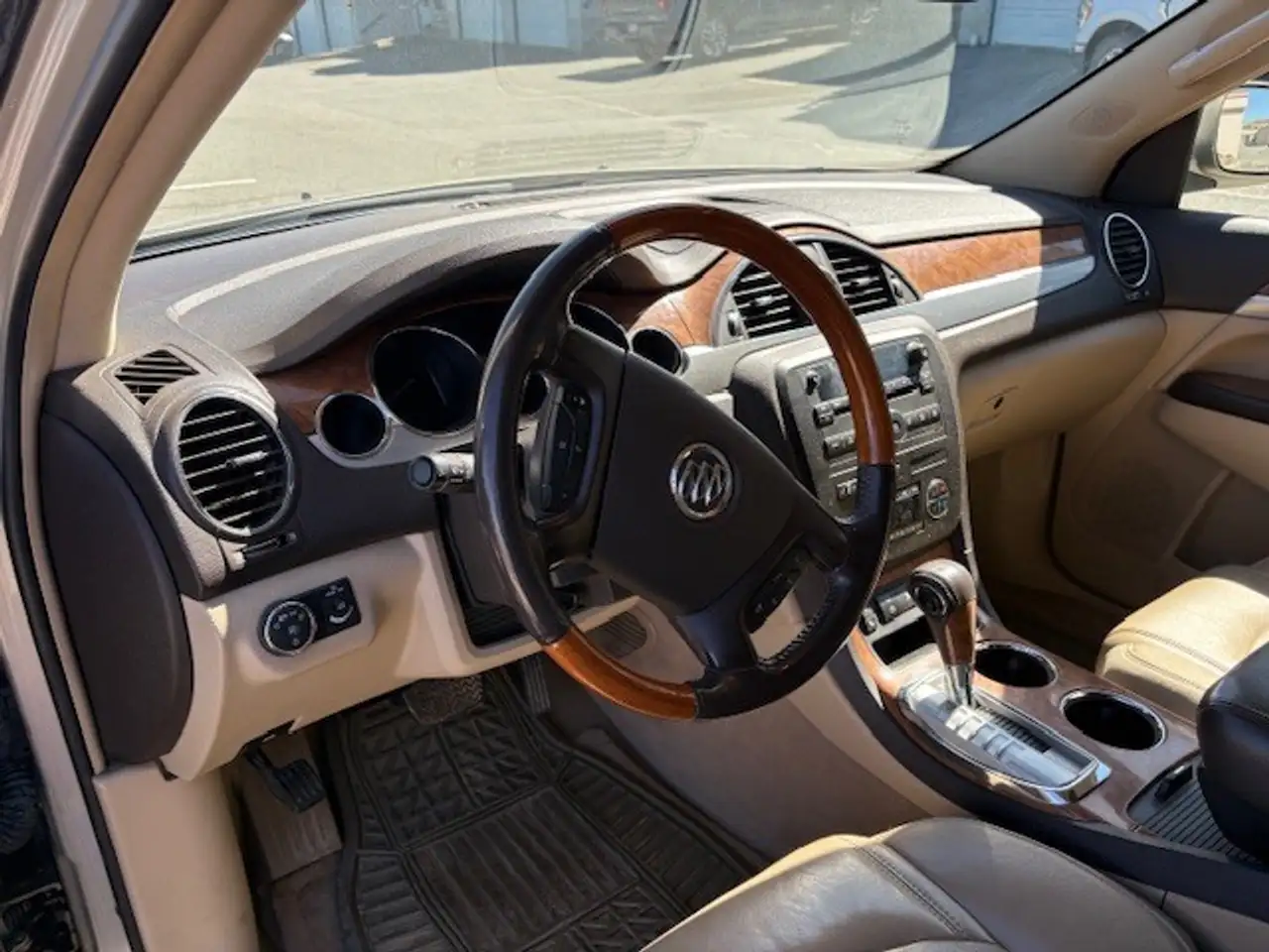 Buick Enclave снимка Buick Enclave