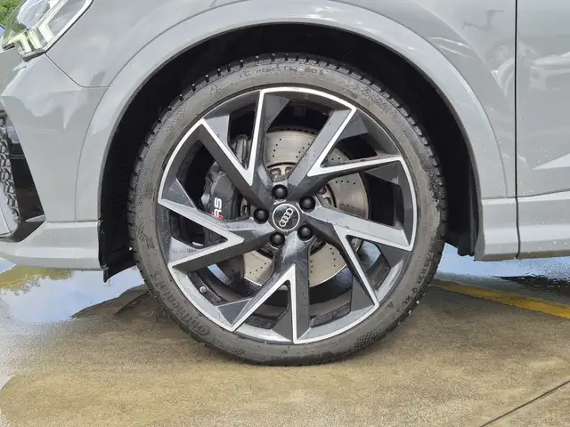 Audi Q3 view 13