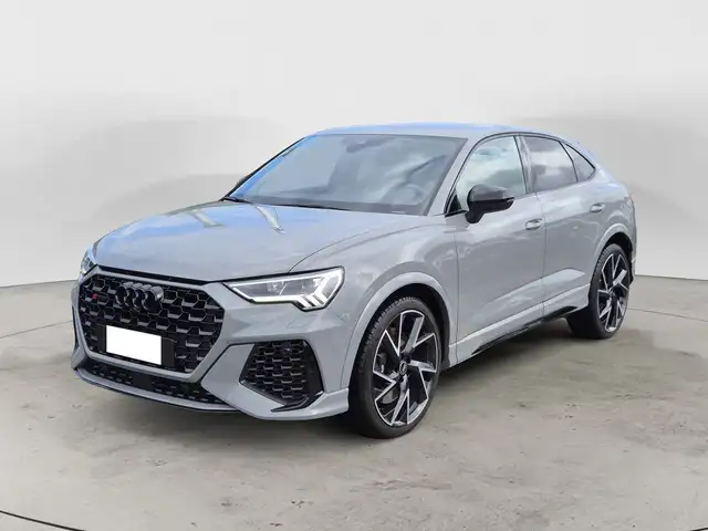 Audi Q3 main image