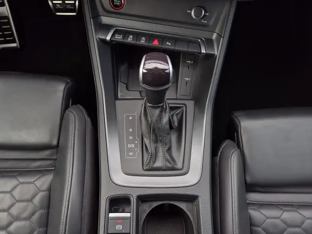 Audi Q3 view 10