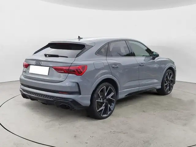 Audi Q3 view 4