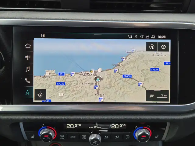Audi Q3 view 11